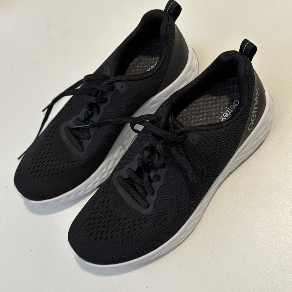 Aetrex “Danika” sneaker. Black sz11. Like new